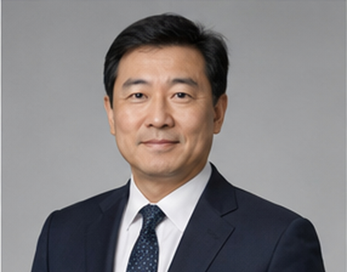 Dr. Daniel Liang executive portrait